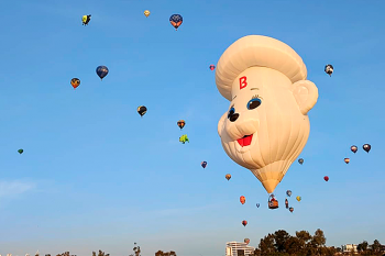 Sorprende Osito Bimbo en festival de globos aerostáticos en México